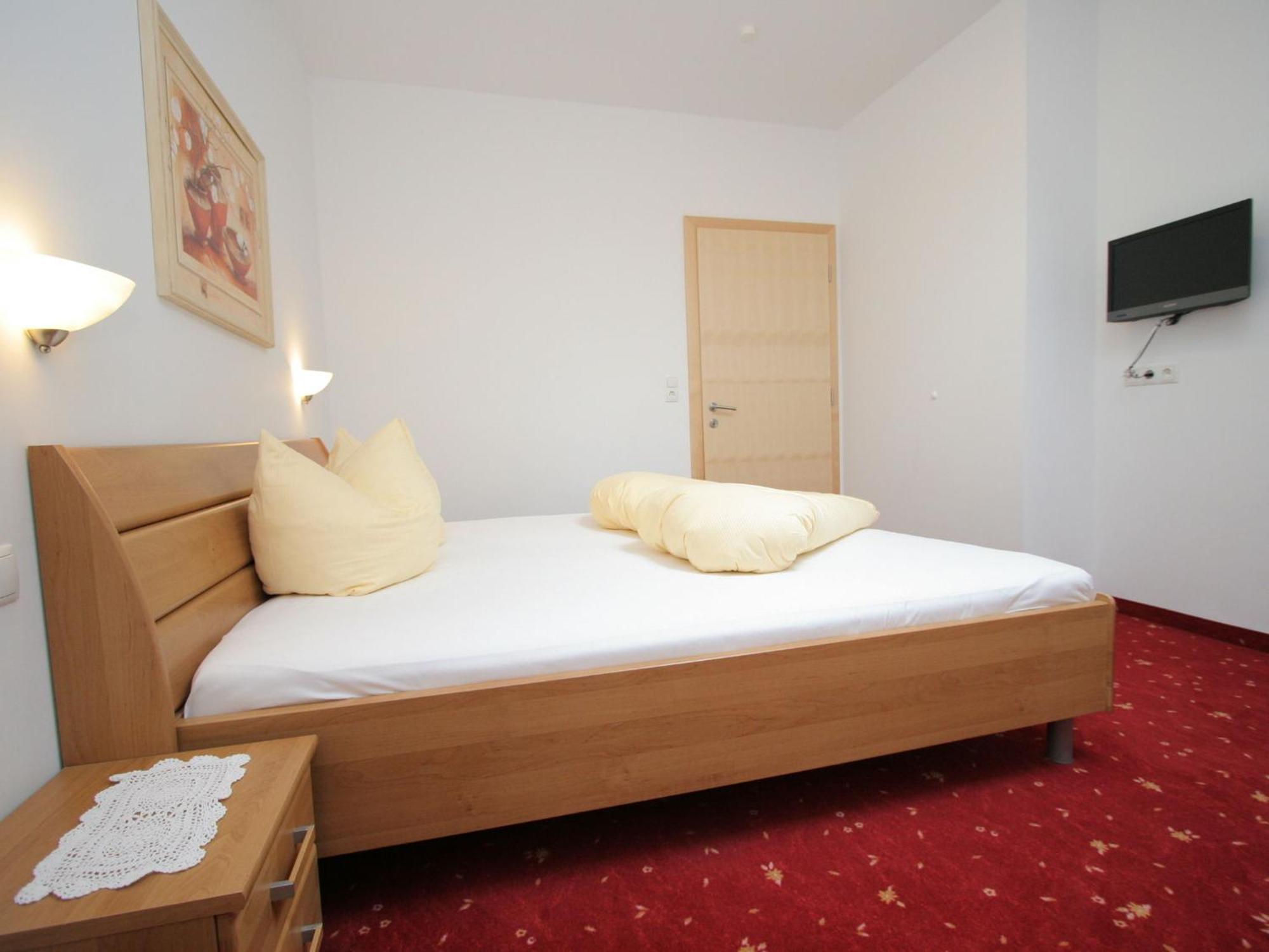 Charming Apartment In Uderns With Balcony 外观 照片