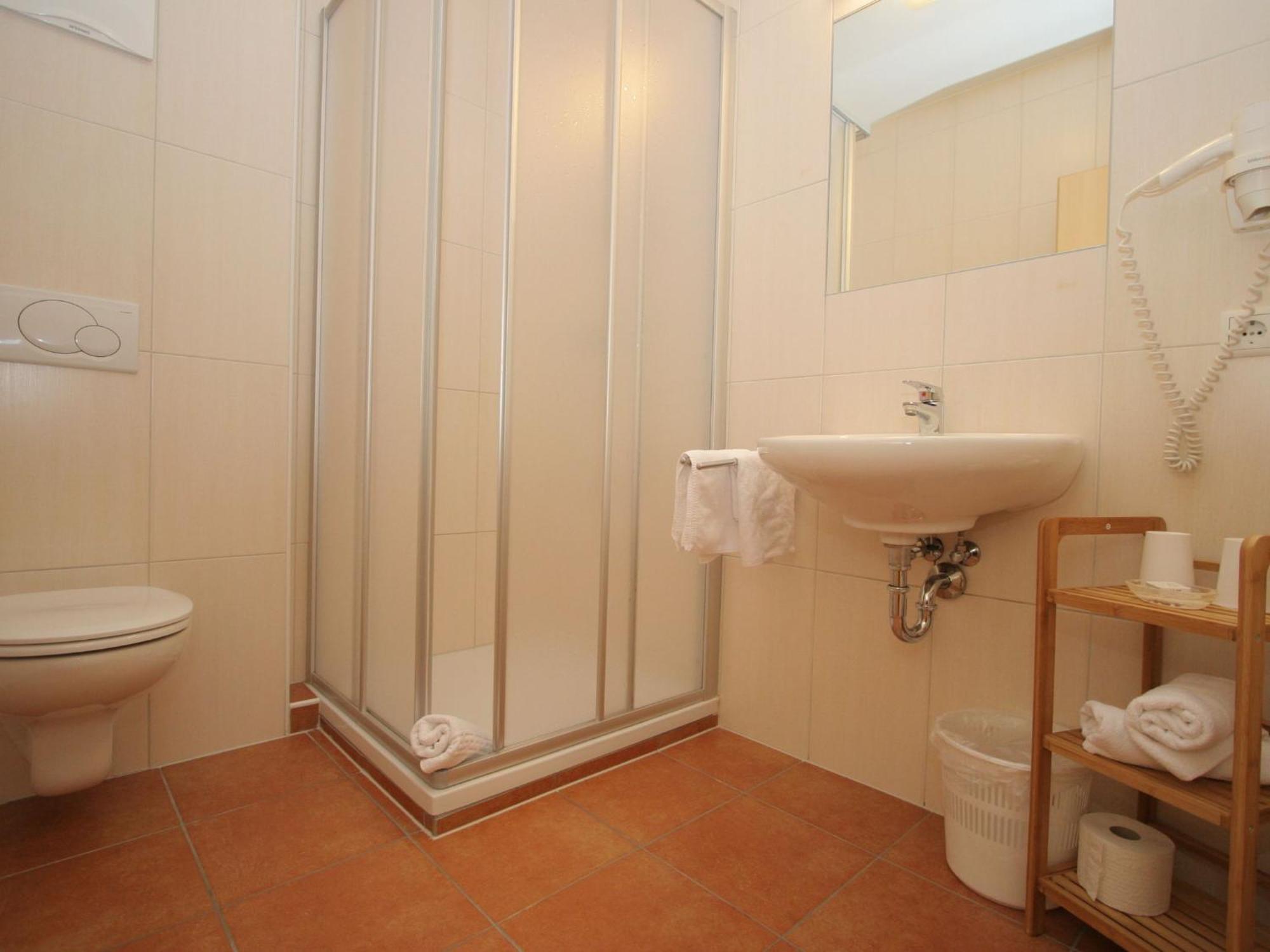 Charming Apartment In Uderns With Balcony 外观 照片