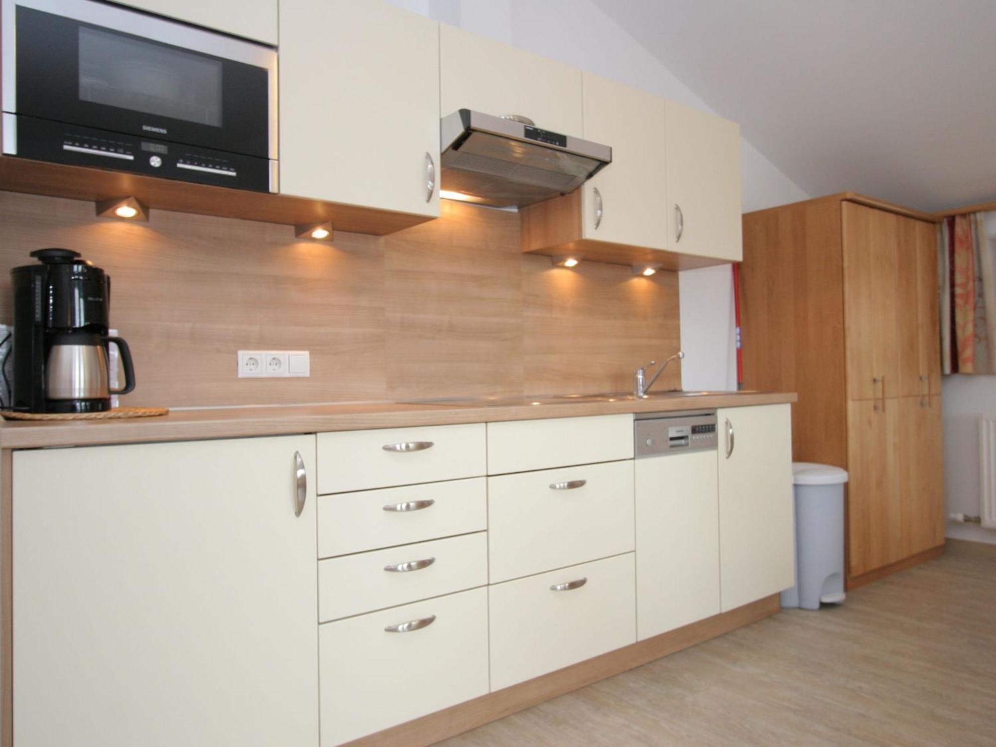 Charming Apartment In Uderns With Balcony 外观 照片