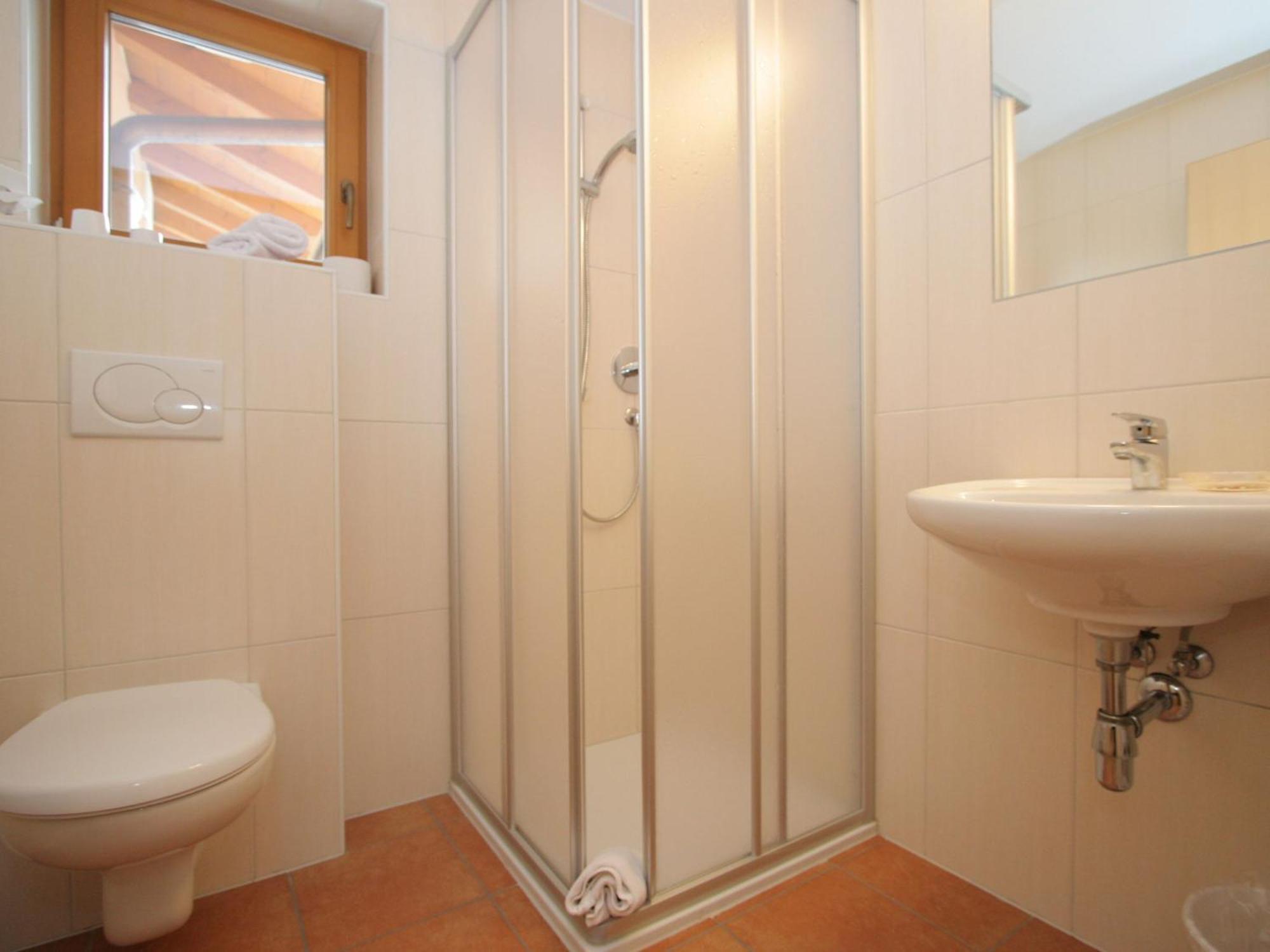 Charming Apartment In Uderns With Balcony 外观 照片
