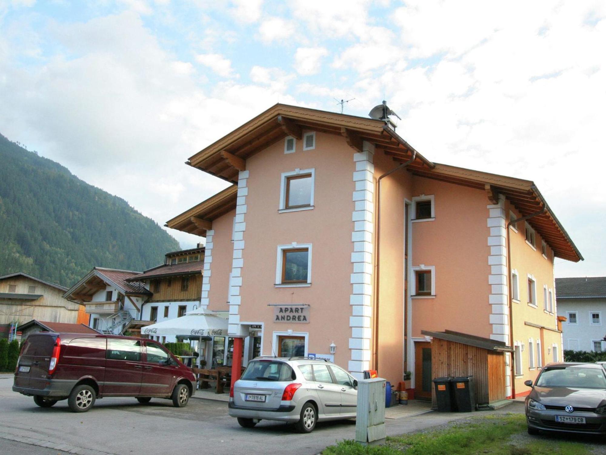 Charming Apartment In Uderns With Balcony 外观 照片