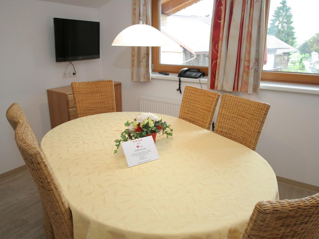 Charming Apartment In Uderns With Balcony 外观 照片